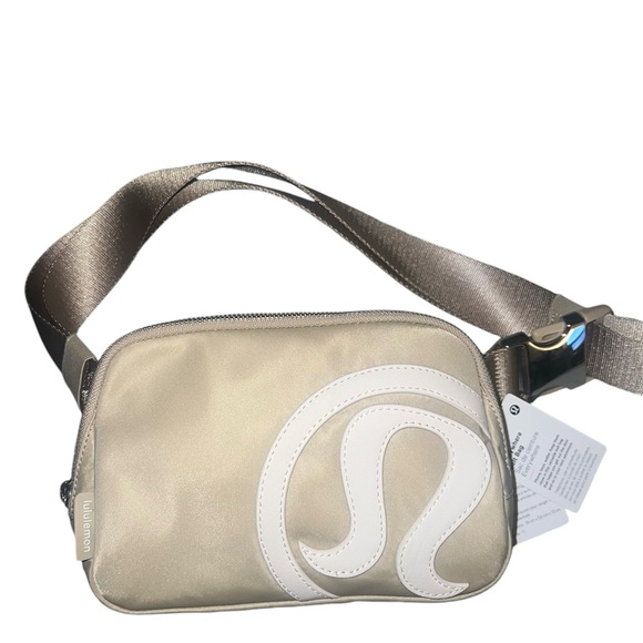 lululemon athletica Handbags - Lululemon everywhere belt bag nwt! Adjustable strap